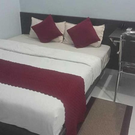 Hotel O Home Aditya Inn Suits Homestay Ayodhya Exteriör bild