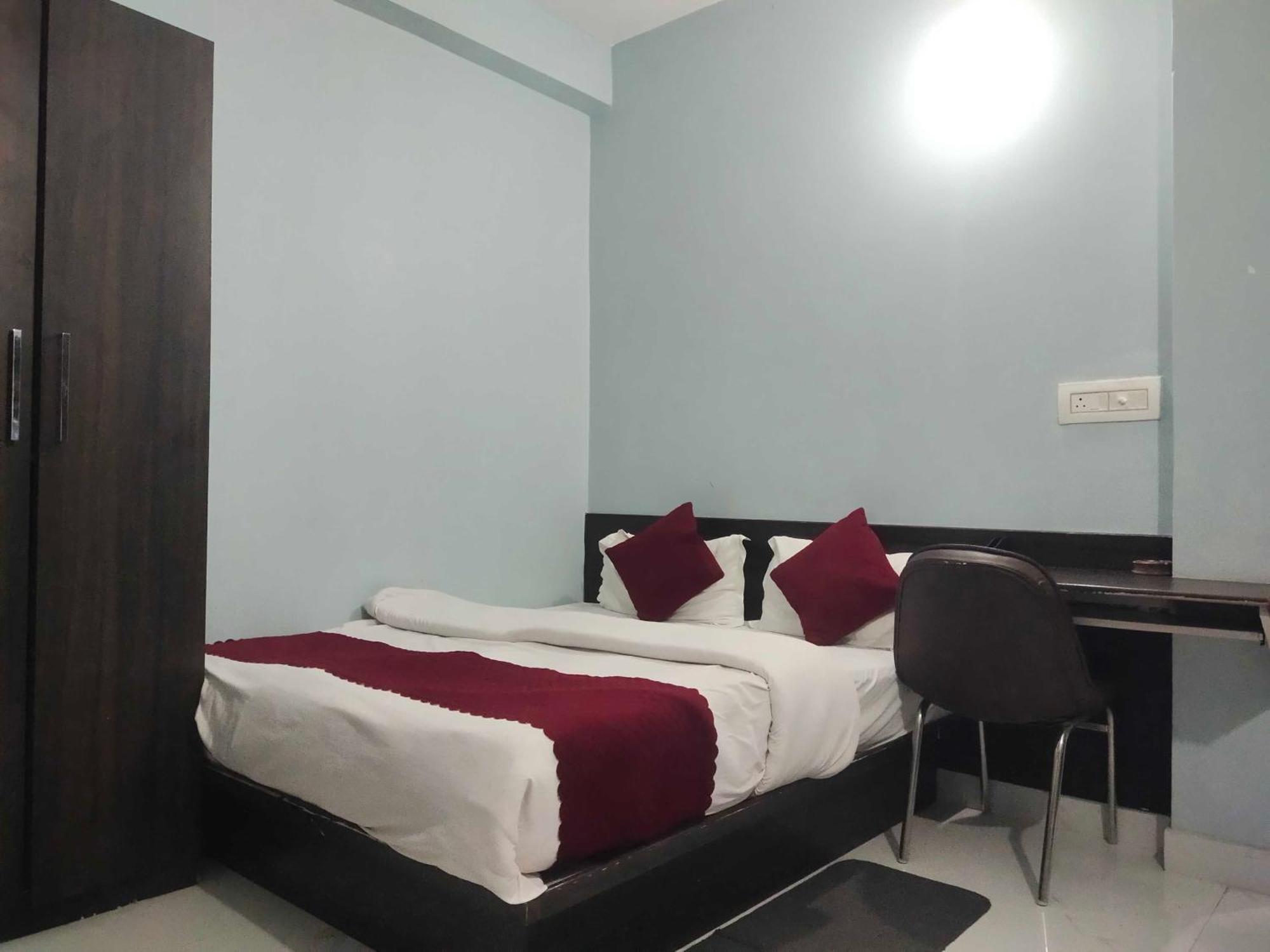 Hotel O Home Aditya Inn Suits Homestay Ayodhya Exteriör bild