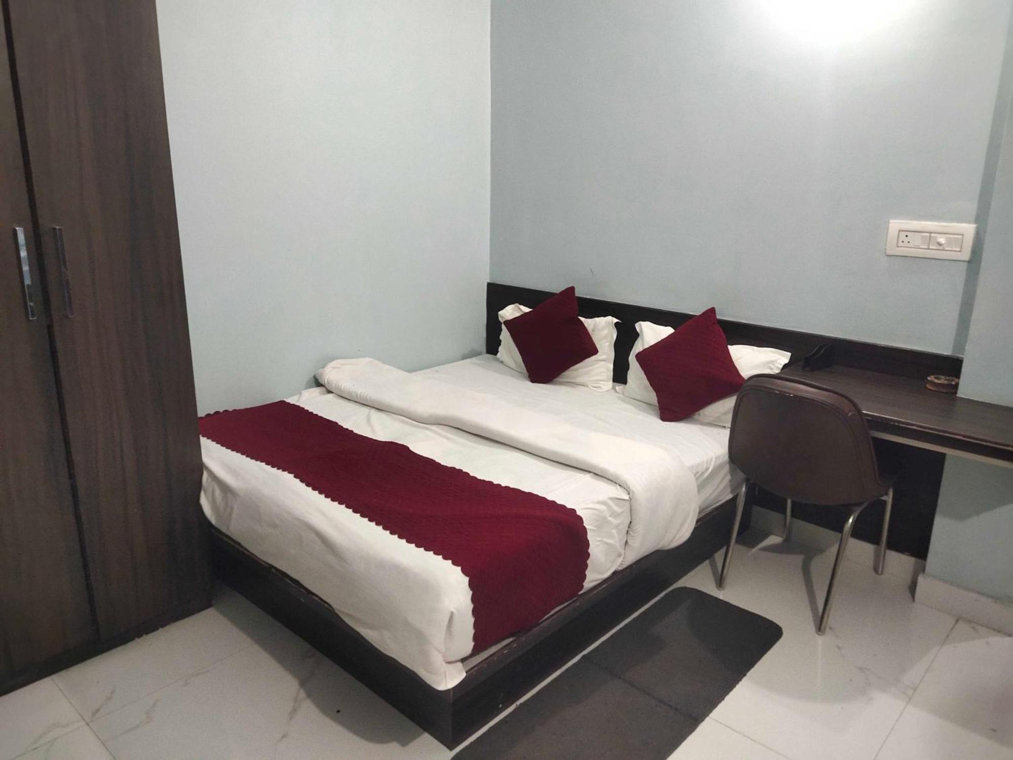 Hotel O Home Aditya Inn Suits Homestay Ayodhya Exteriör bild